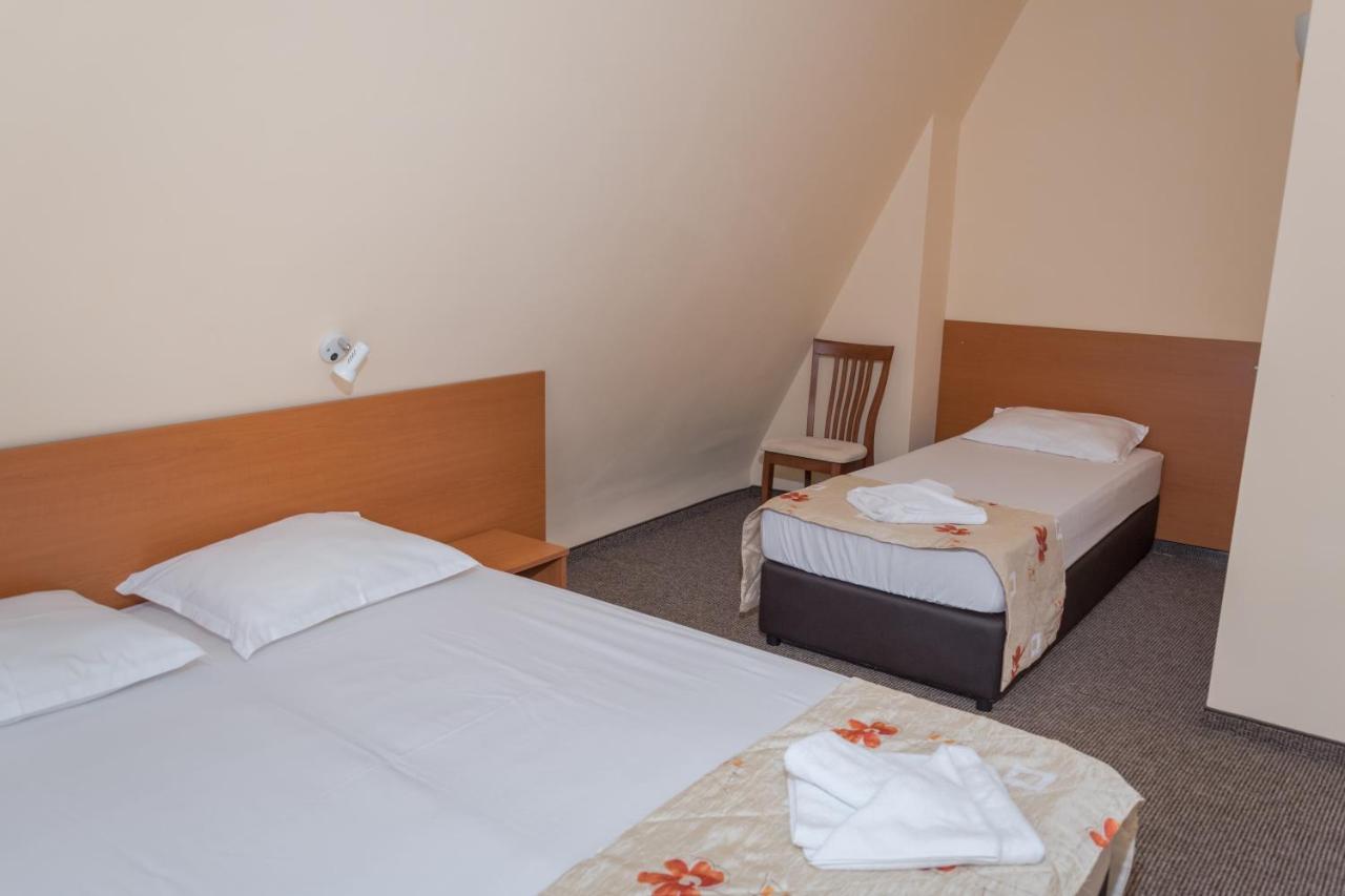 Hotel Eva Ravda Eksteriør bilde