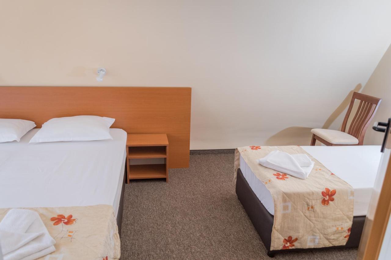 Hotel Eva Ravda Eksteriør bilde