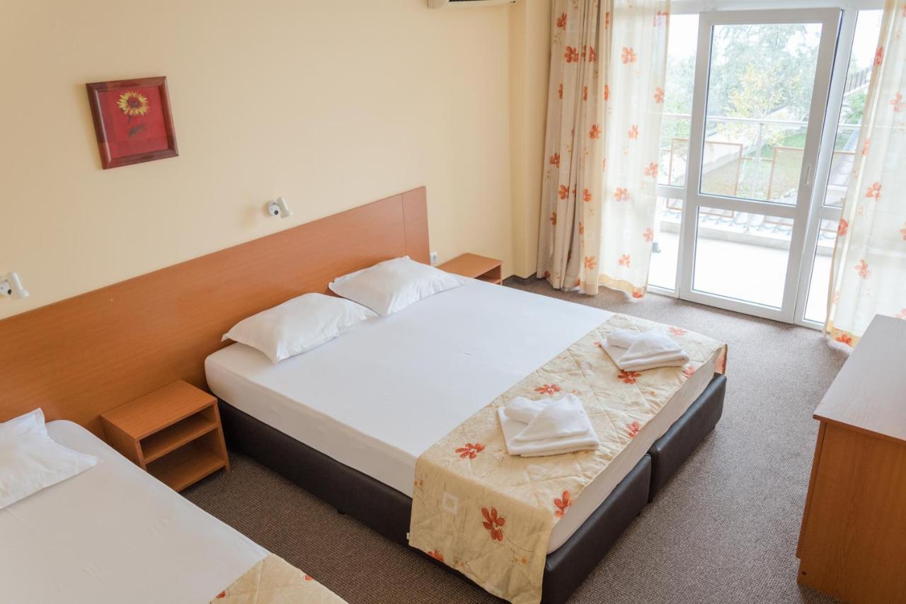 Hotel Eva Ravda Eksteriør bilde