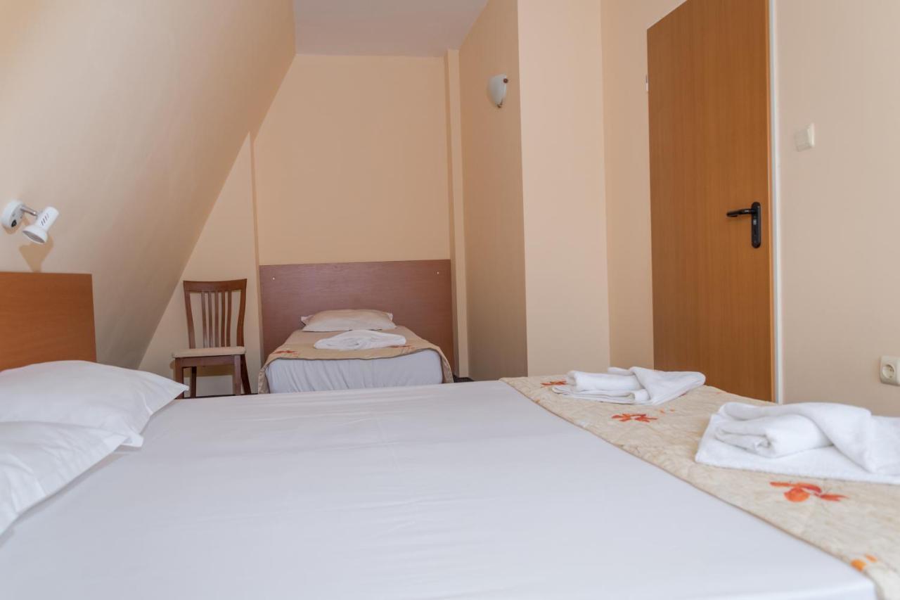 Hotel Eva Ravda Eksteriør bilde